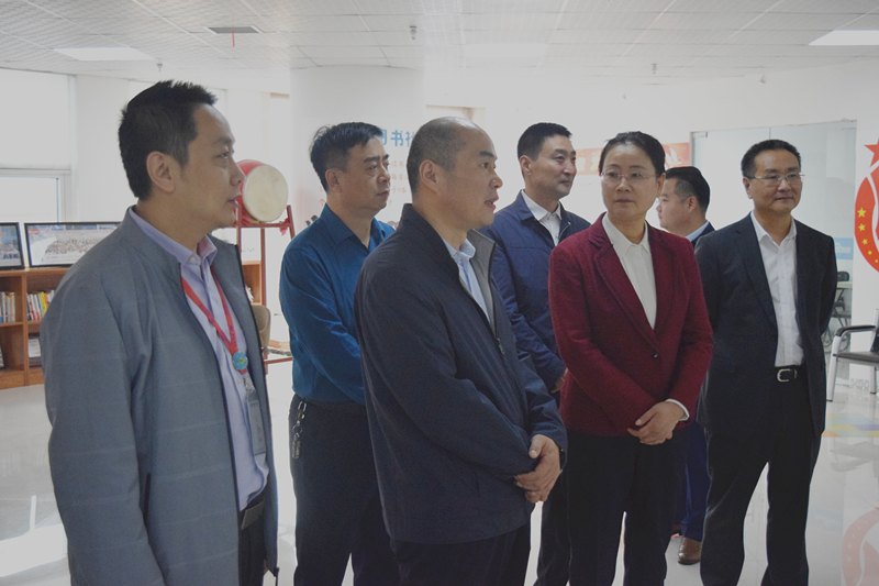 熱烈歡迎河南省委統(tǒng)戰(zhàn)部副部長梁險峰一行蒞臨安陽青峰網(wǎng)絡調研社會階層工作！